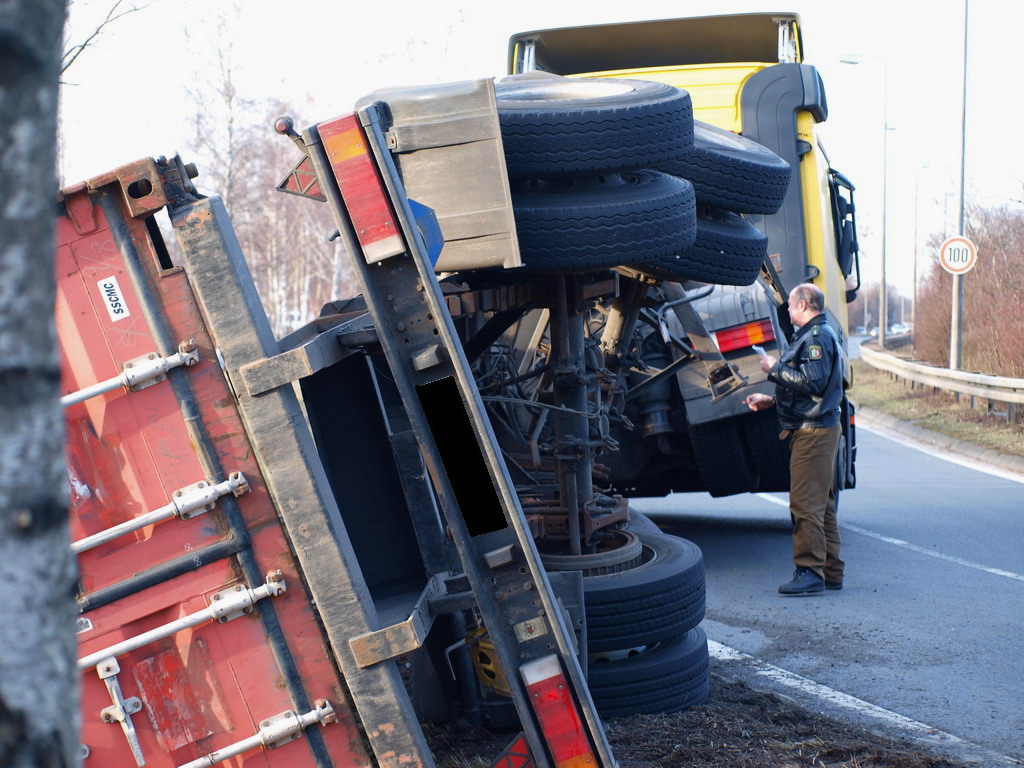 LKW verliert Container Koeln Niehler Ei P044.JPG